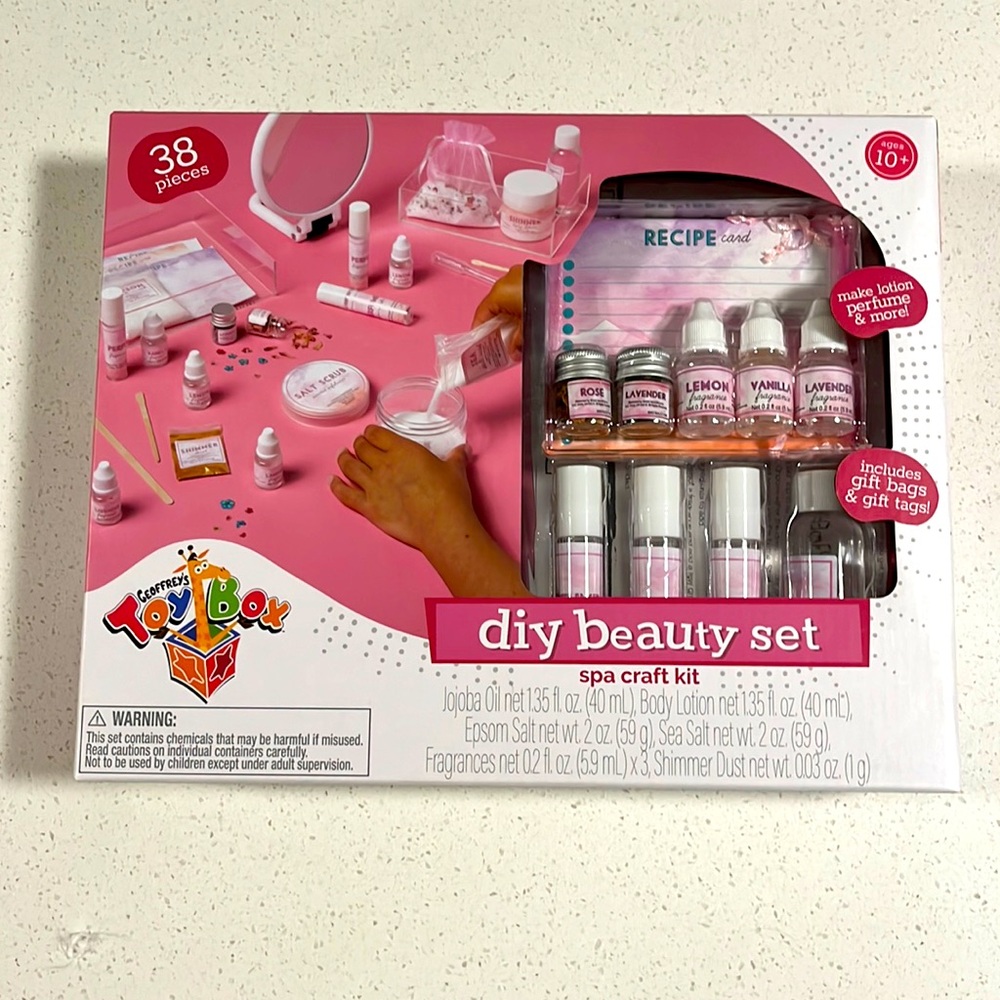 DIY beauty set. Spa craft kit by Geoffrey's Toy Box. Brand New